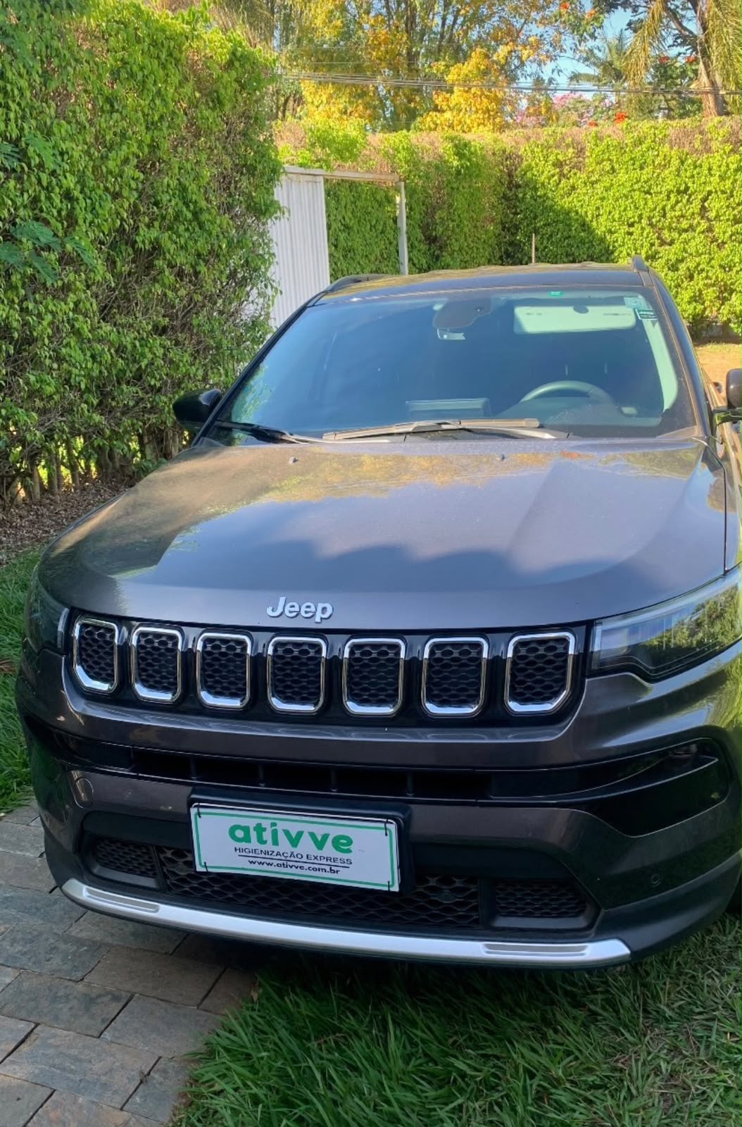 Carro de Gabriel Araújo após a lavagem CarWash Ativve