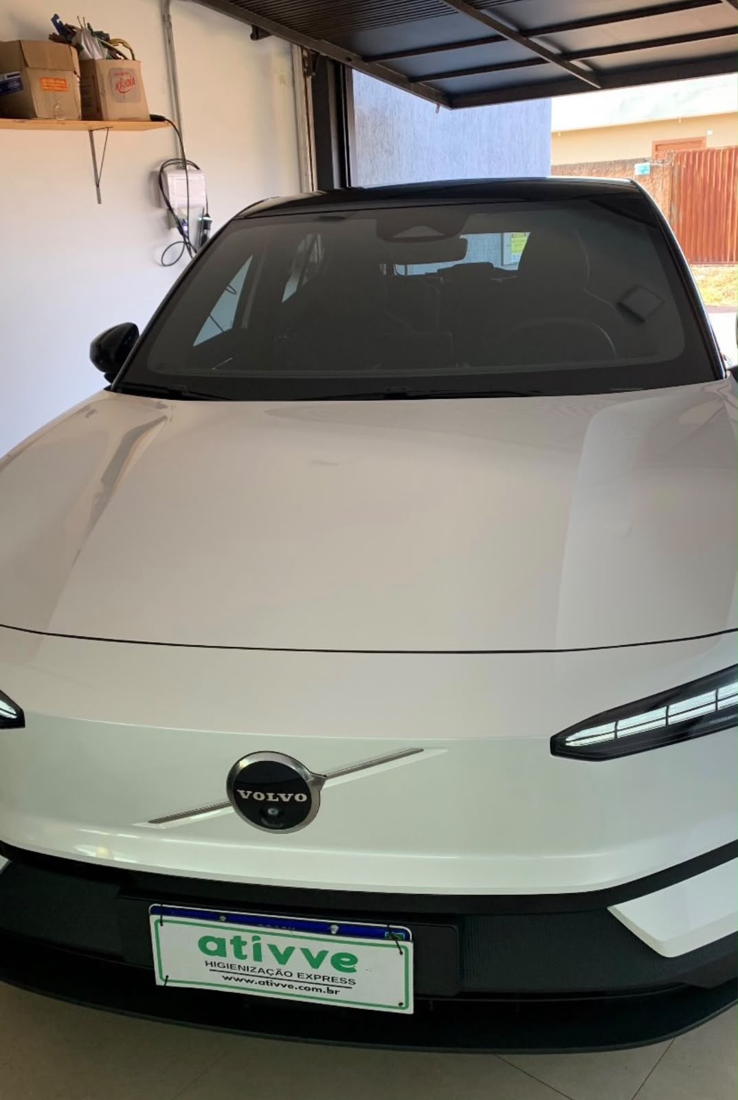 Carro de Roziane Duarte após a lavagem CarWash Ativve